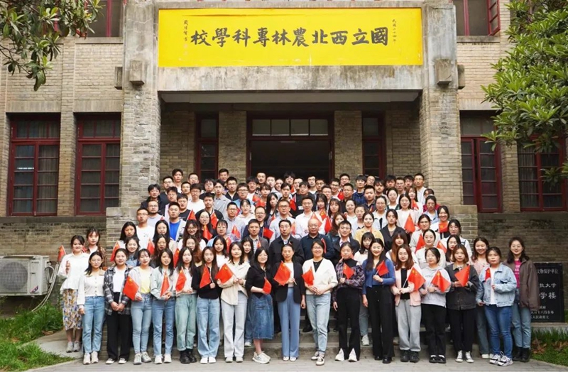 探花系列
畜禽生产力提升与种养循环科技创新团队荣获2023年“陕西青年五四奖章”集体、第十一届“陕西好青年”集体.jpg