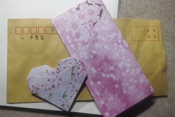 图二 参与者积极用心地准备信件_20251213113432.jpg