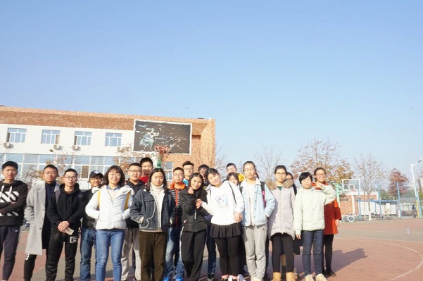 6d2598f525344133ab3cf8d6db7b6c29.jpg 篮球赛后合影.jpg