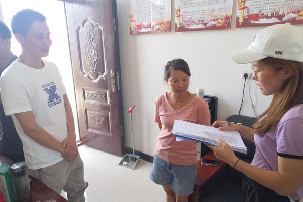 7ff8d22b177a48efb9e4d43d51a2c8e2.jpg 队员采访书记.jpg