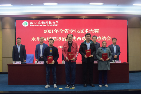 7793a02eee834e7294e1f9ce6a798c3b.jpg 优秀裁判员奖获得者.JPG