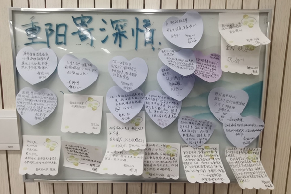 e7474a996ba2447e94baa896ea7f93f6.jpg 便利贴白板展示.jpg