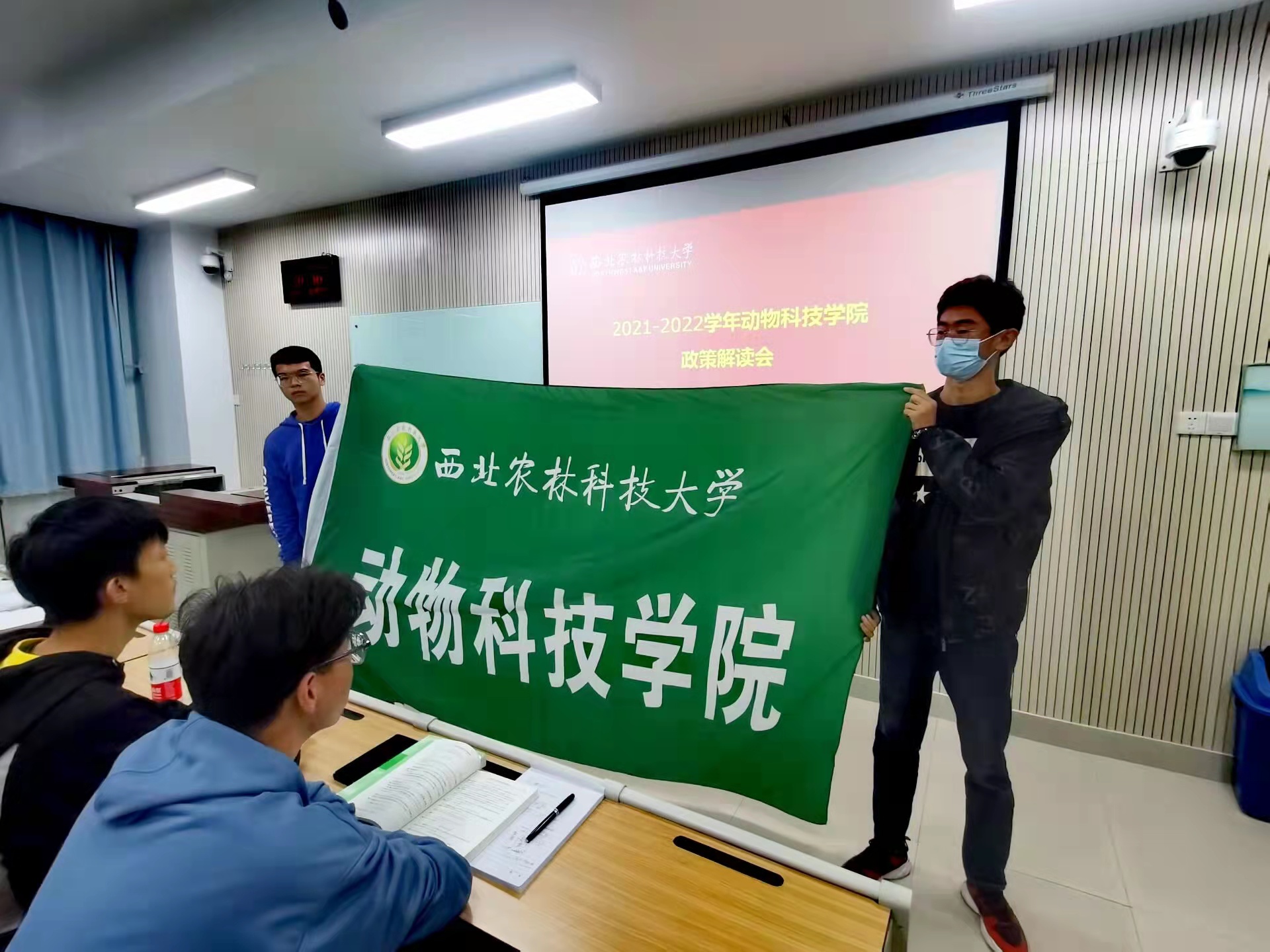 9d4bb9492a0a4abfb06ab0605d98f491.jpg 9d4bb9492a0a4abfb06ab0605d98f491.jpg