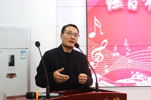 70e7ed46cdf14e508b907e7375ea1612.jpg 老师.jpg