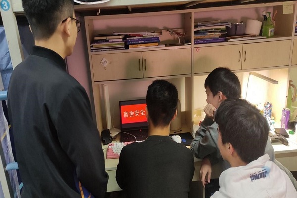 99ea98f66b4a44e0b5bbc152ff9d3e50.jpg 动科2105班学习现场.jpg