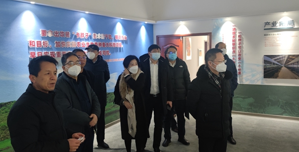 33bb05a50b864f7da5ceaa82fc29f019.jpg 参观1.jpg