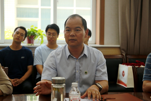 学院党委书记曹军会主持会议并作总结讲话.JPG